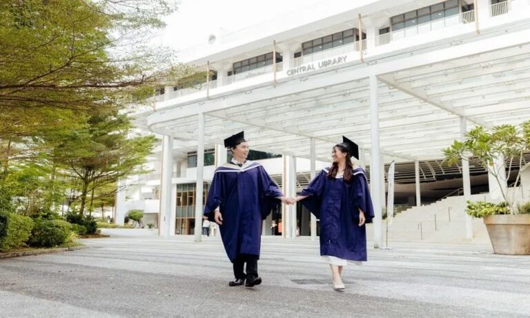 Top 5 Graduation Photo Studios in Singapore